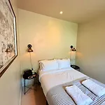 بيت للعطل Ultra Modern Centre House *