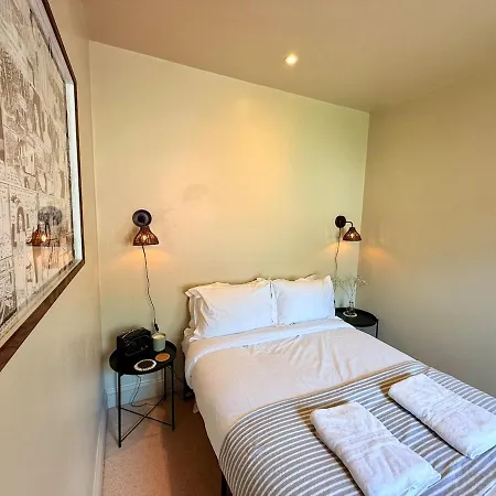 Ultra Modern House Tatil Evi Bristol