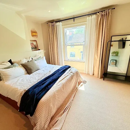 Ultra Modern House Tatil Evi Bristol