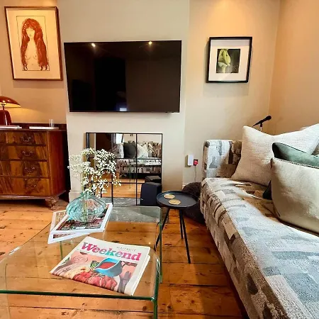 Ultra Modern City Centre House *