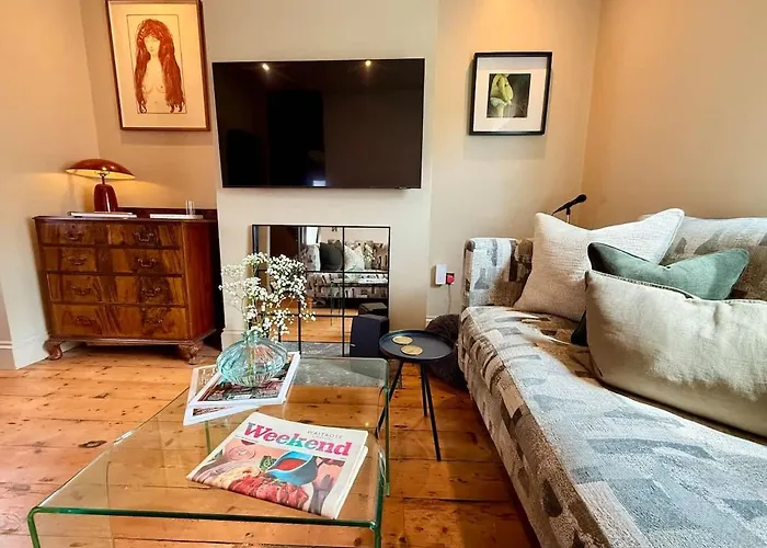 Ultra Modern City Centre House *