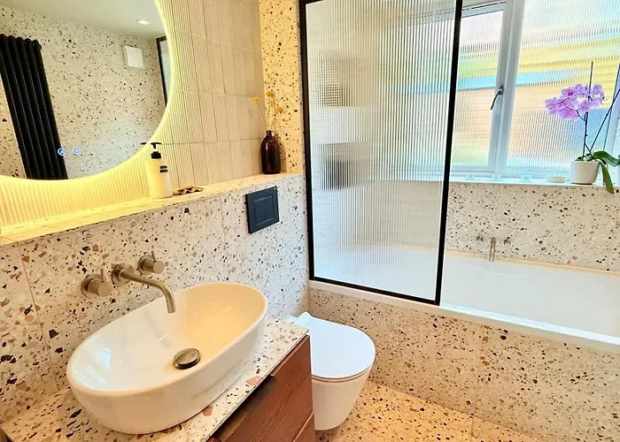 Ultra Modern City Centre House *