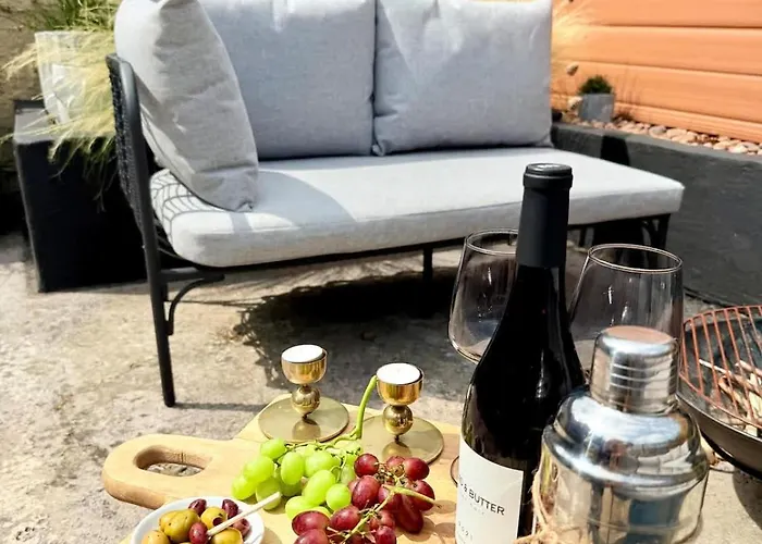 Ultra Modern House Будинок відпочинку Бристоль