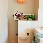 Будинок відпочинку Ultra Modern Centre House